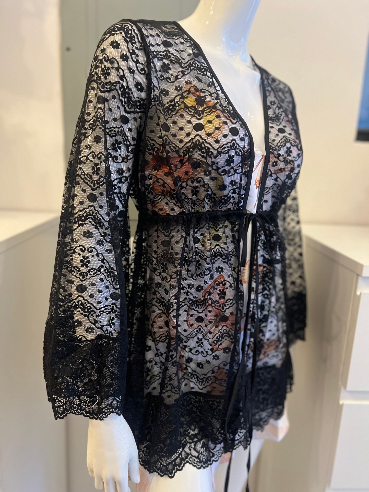 Short Robe - Black Lace