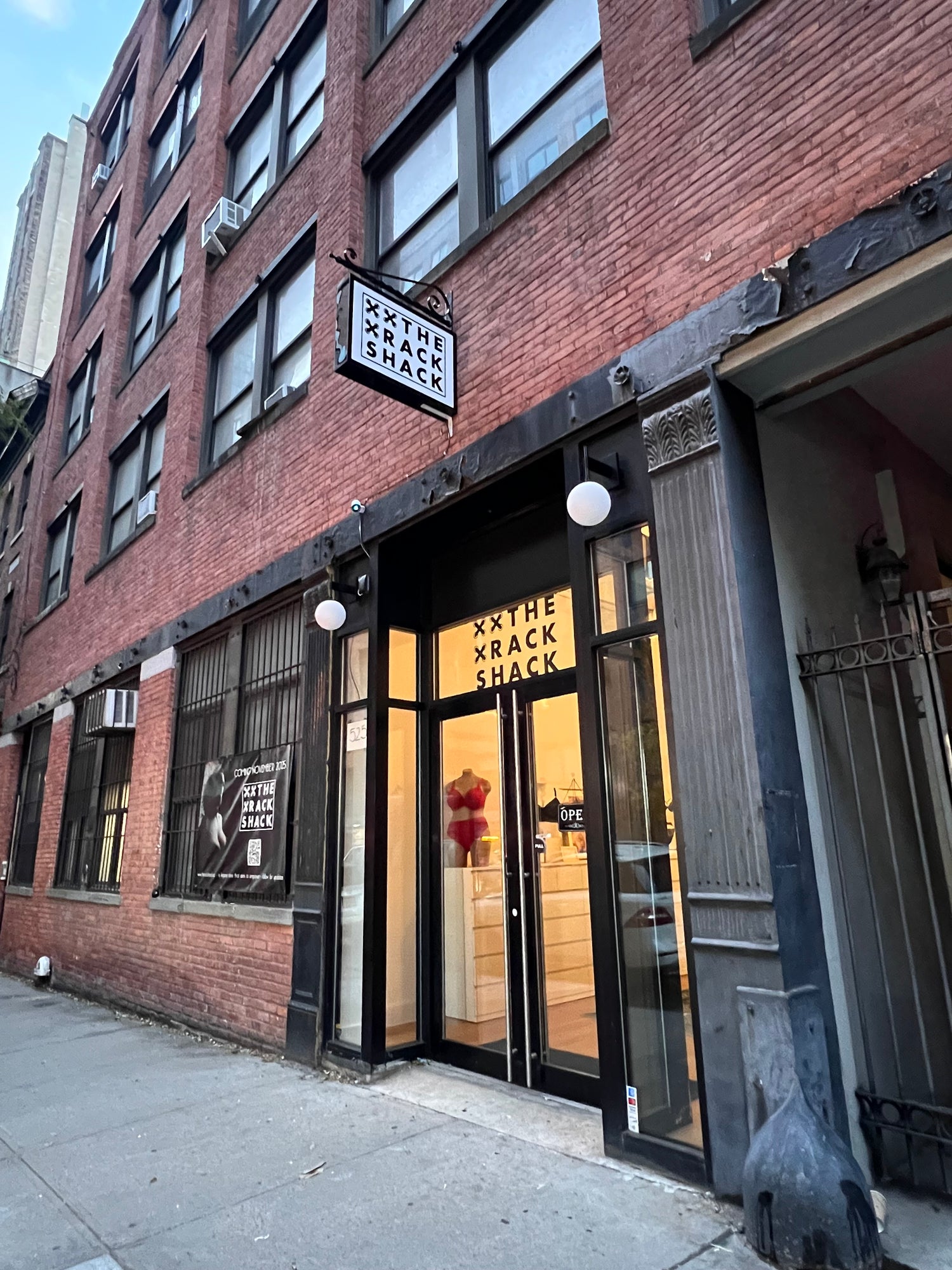 StoreFront_The_Rack_Shack_Manhattan