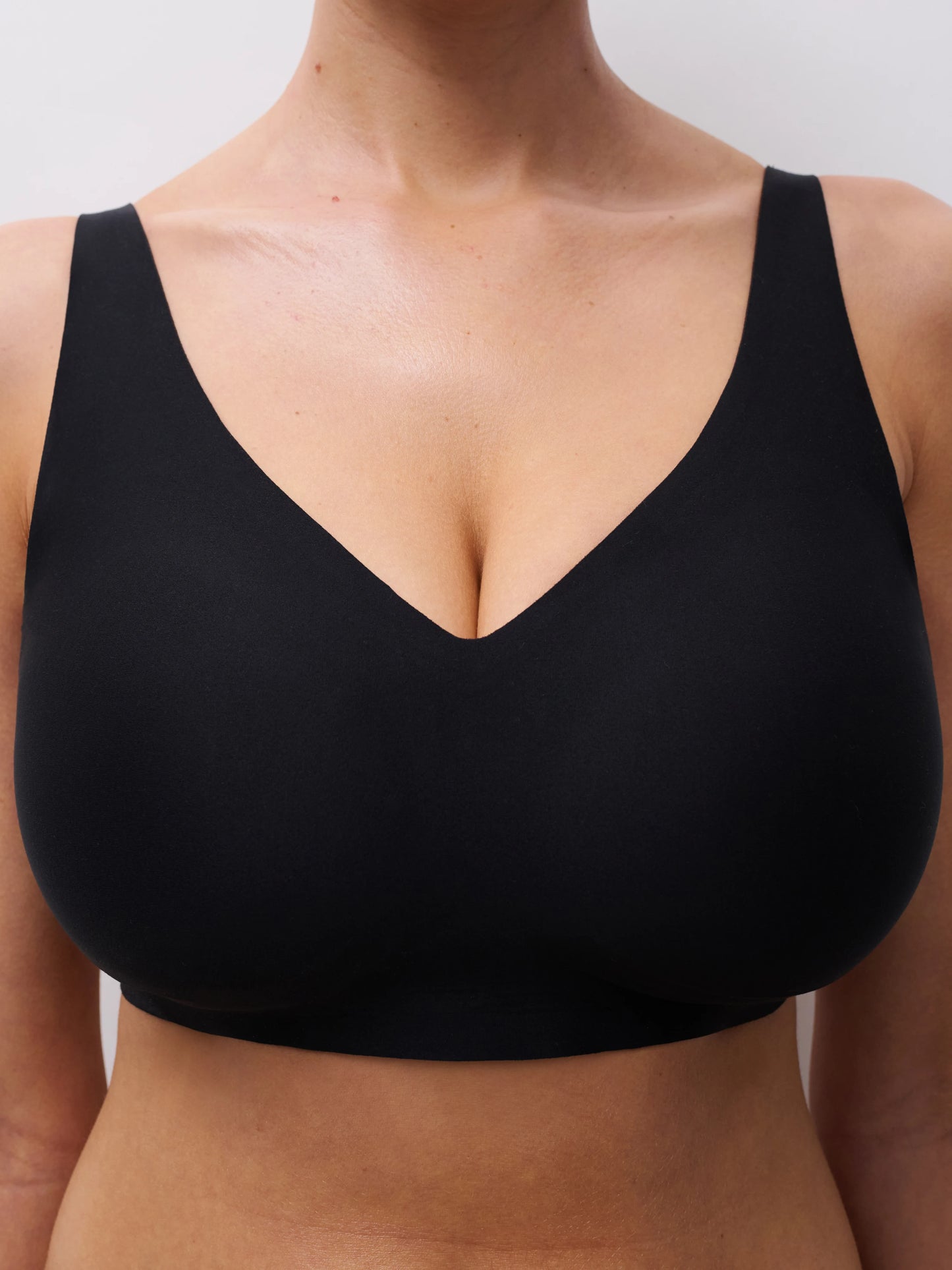 Softstretch Power V-Neck Wireless Support Bra - Black