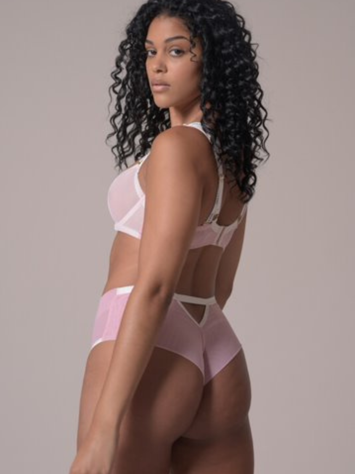 Leia Elle Brazilian  - Pink